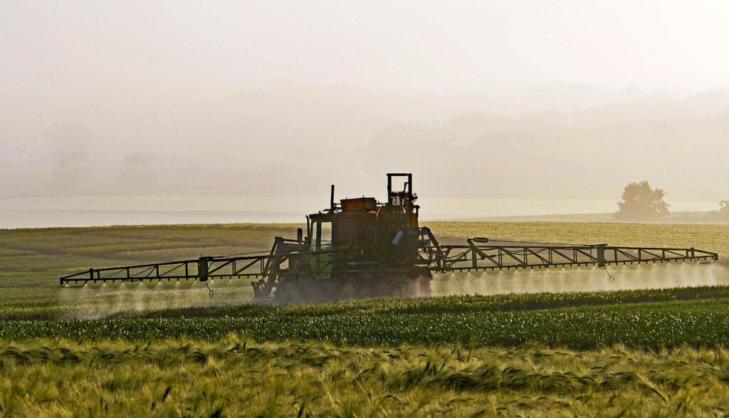 L'impatto dei pesticidi sugli ecosistemi.