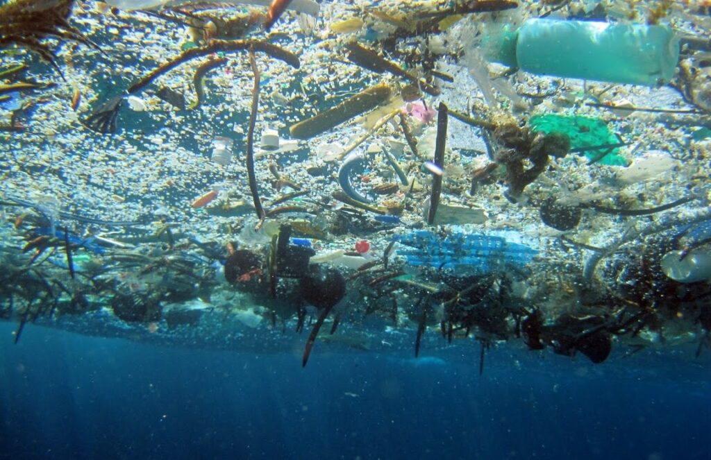 Trattato globale contro l'inquinamento da plastica: riprendono i negoziati.